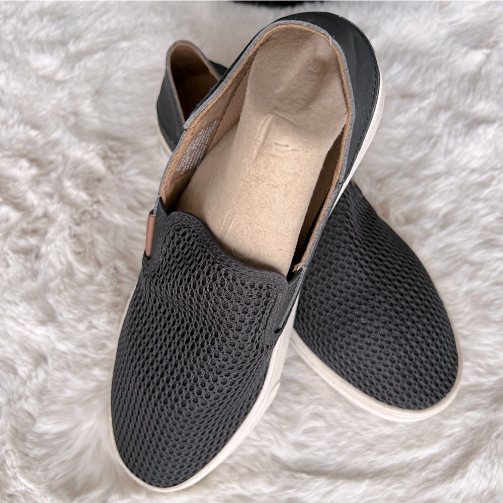 OluKai Pehuea Black Slip On Shoes.  Size 9